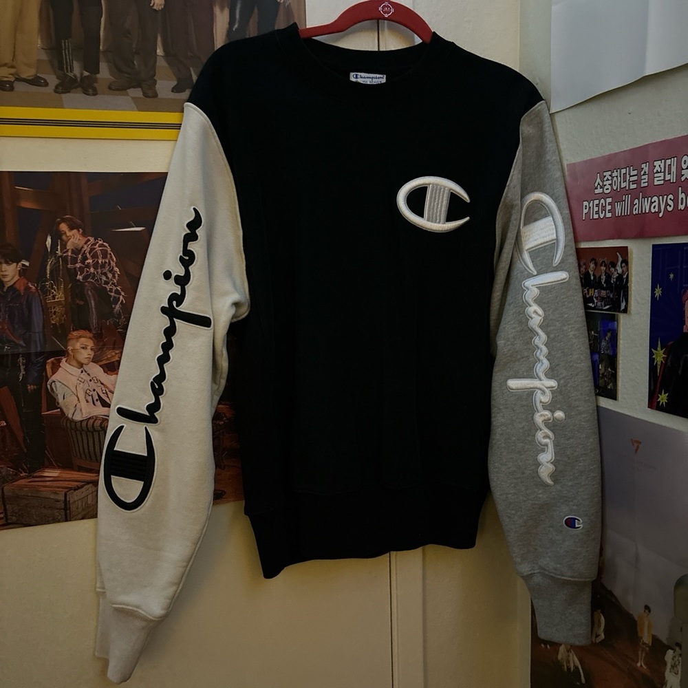 champion sweatshirt w/ gray and white sleeves